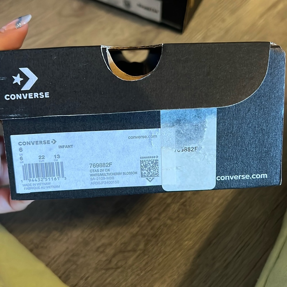 Unicorn converse. Size 6